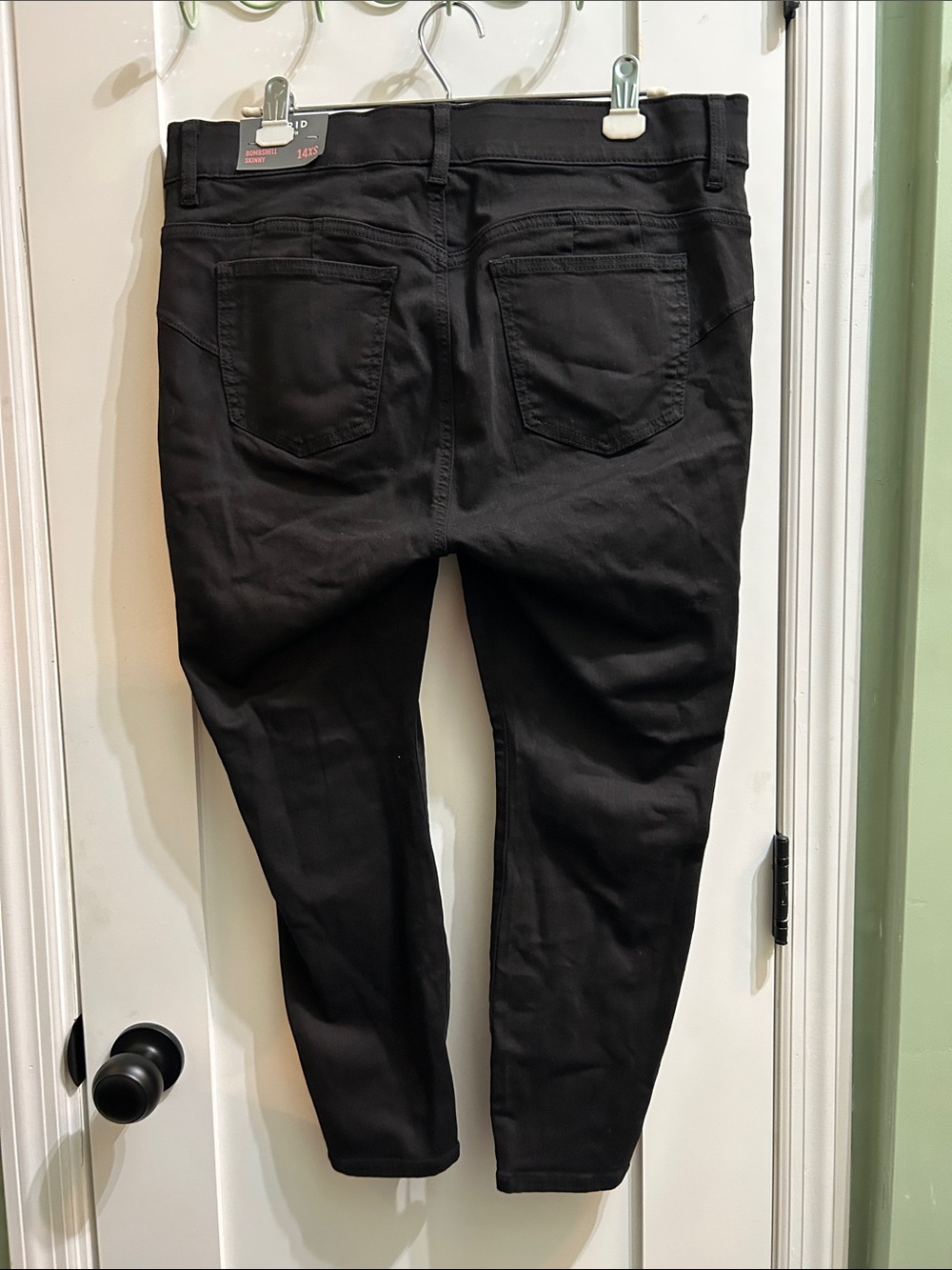 BNWT Torrid Bombshell High-Rise Skinny Jean Black make an offer!! - Picture 5 of 10